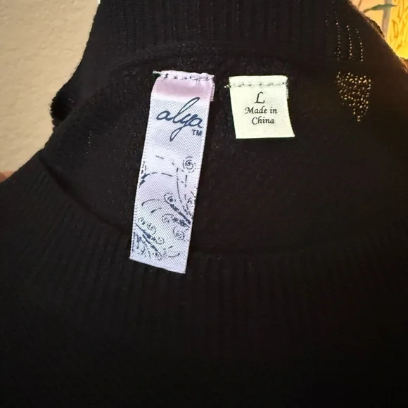 Elegant Black Women's Top - Picture 5 of 5